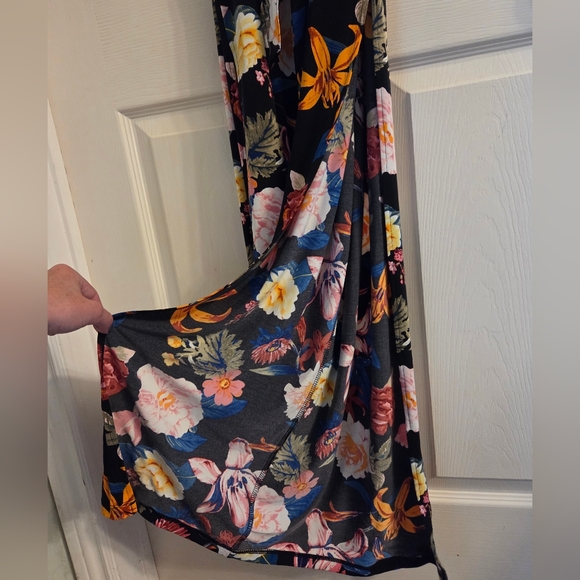 Guess Slit Tie Leg Floral Guess Romper - Picture 10 of 10